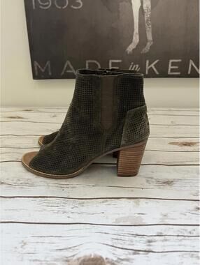 TOMS Suede Peep Toe Booties -‎ Olive Green, Size 9.5